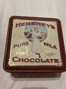 1992 Hershey's Pure Milk Chocolate Collectible Tin - Vintage Edition #2